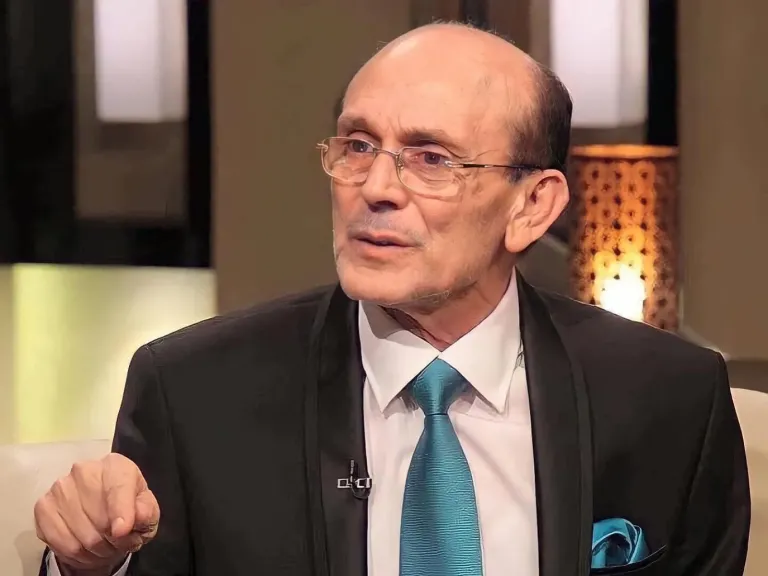 الرئيس السيسي يوجّه بمتابعة الحالة الصحية للفنان محمد صبحي