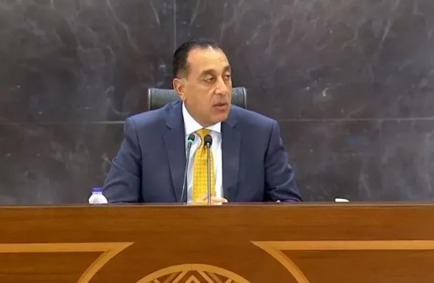 رئيس الوزراء: نسعى لتغيير كل أسطول هيئة النقل العام إلى الأتوبيسات الكهرباء