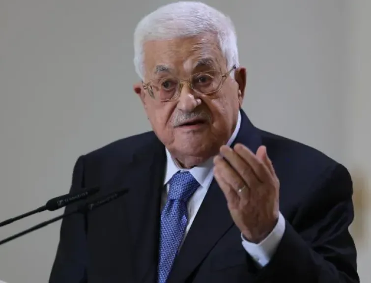 عباس من فرنسا: لا بد من إنهاء الكارثة التي يتعرض لها شعبنا الفلسطيني بغزة