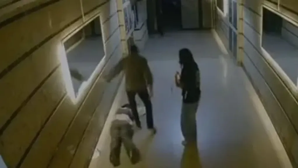 بنته ومش عايزة تروح معاه.. القبض على المتهم بالتعدي على فتاة بالضرب