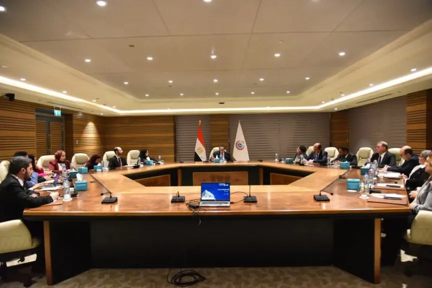 وزير الصحة والسكان يلتقي الأمين العام للجنة الوزارية لـ”الصحة في جميع السياسات” بالمملكة العربية السعودية