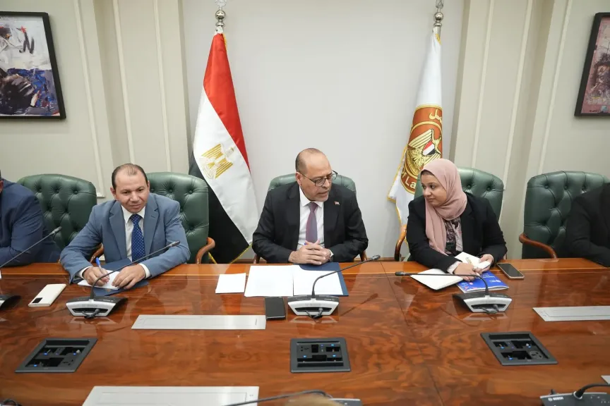 وزير العمل يبحث مع وفد البنك الدولي سبل التعاون في تنفيذ الاستراتيجية الوطنية للتشغيل