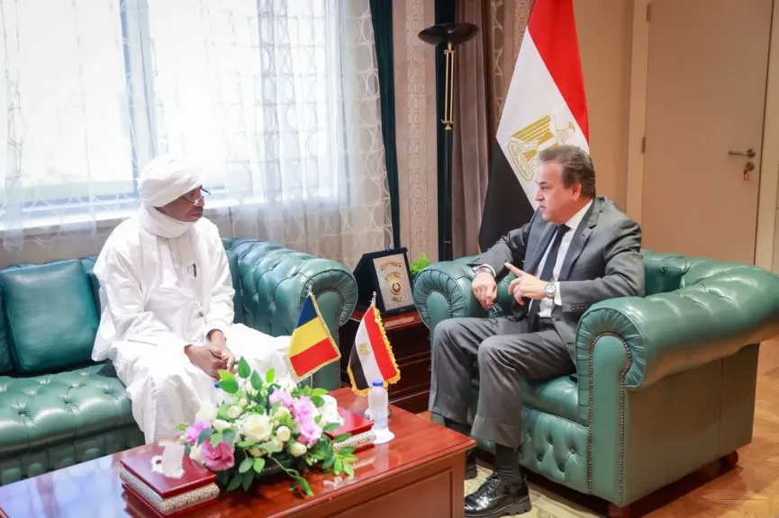 وزير الصحة يبحث مع نظيره التشادي تعزيز التعاون الصحي بين البلدين