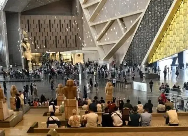 «ميكب على التماثيل».. إجراءات صارمة داخل المتحف الكبير لتجنب السلوكيات السلبية