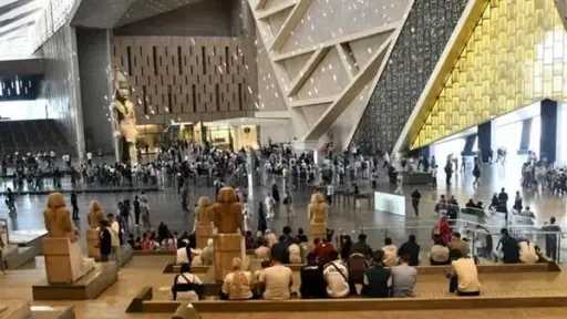 «ميكب على التماثيل».. إجراءات صارمة داخل المتحف الكبير لتجنب السلوكيات السلبية