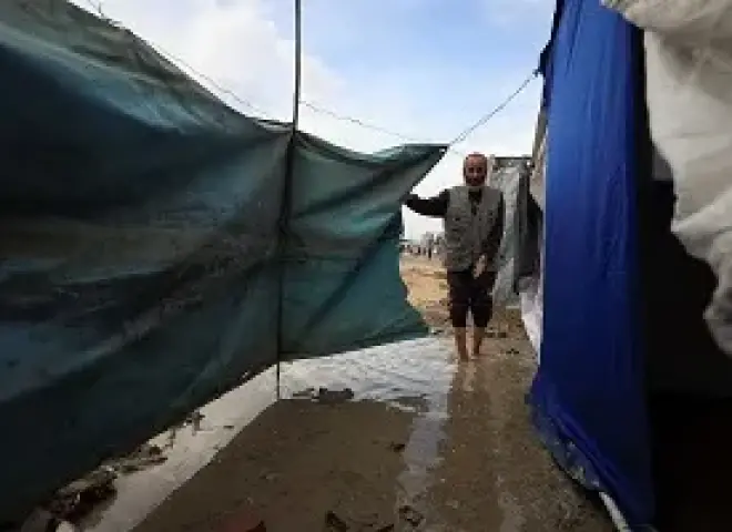 الأمطار الغزيرة تفاقم معاناة سكان في قطاع غزة