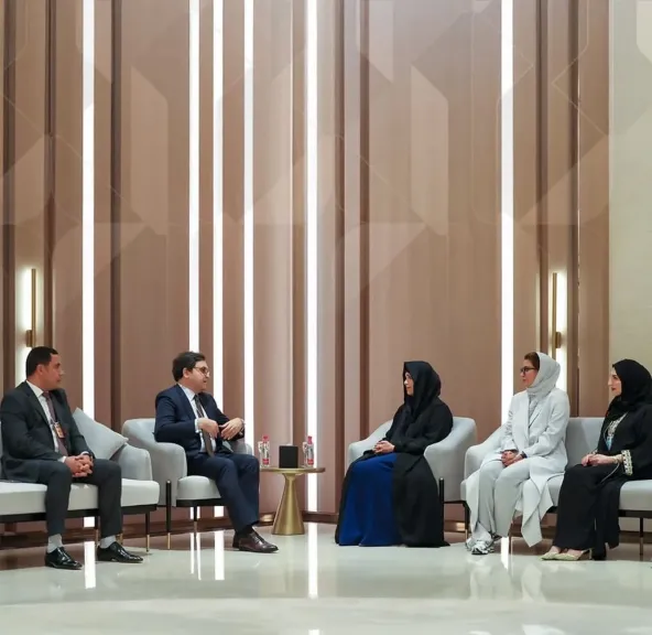 وزير الثقافة يلتقي الشيخة لطيفة بنت محمد بن راشد آل مكتوم رئيس هيئة الثقافة والفنون بدبي