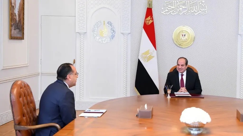 الرئيس السيسي يوجّه بتكثيف الاستكشافات البترولية وتعزيز حوافز الاستثمار خلال اجتماع مع مدبولي ووزير البترول