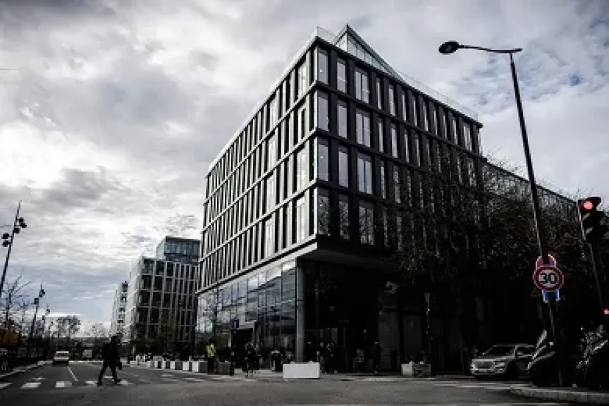 إنذار بوجود قنبلة في مقر قناة بي إف إم الفرنسية: إخلاء المبنى وتوقف البث المباشر