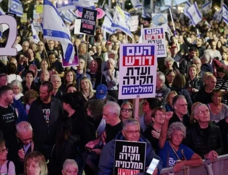 آلاف الإسرائيليين يتظاهرون مطالبين بلجنة تحقيق في أحداث 7 أكتوبر