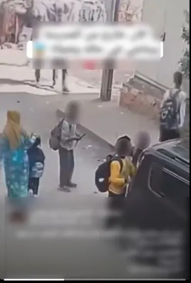 الداخلية تكشف ملابسات مقطع فيديو تعدي ثلاث طلاب علي آخر