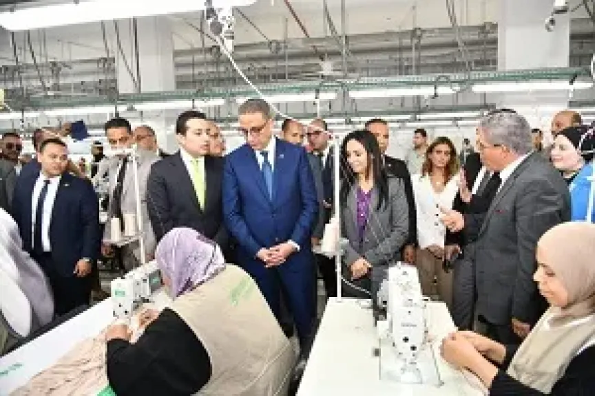 وزيرة التضامن الاجتماعي ومحافظ الفيوم يتفقدان مشروعات مصنع الغزل والنسيج بالعزب