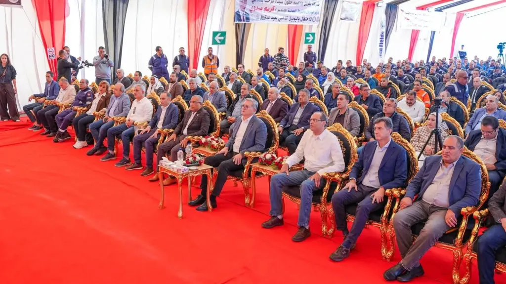 وزير البترول يُشارك العاملين احتفالهم باليوبيل الذهبي لعيد البترول