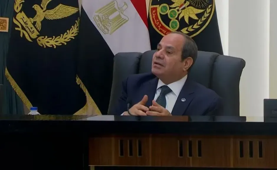 الرئيس السيسي: لن نتجاوز مرحلة الفقر والديون غير بأننا نقاسي ونقسى على نفسنا