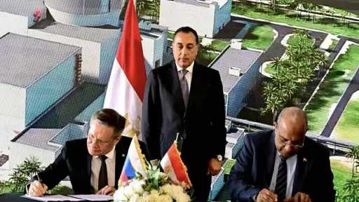 رئيس الوزراء يشهد توقيع أمر شراء الوقود النووي لمحطة الضبعة النووية