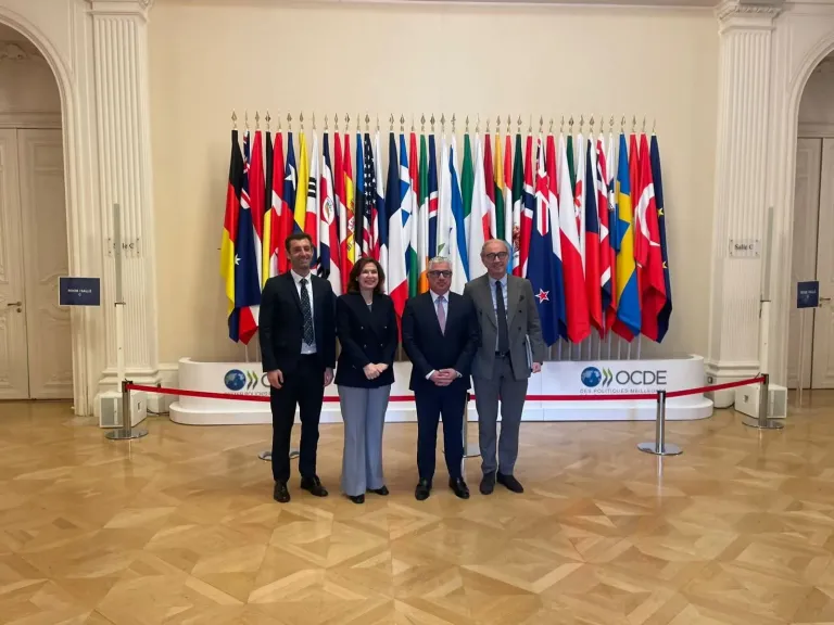 في ختام جولته الترويجية بفرنسا.. رئيس اقتصادية قناة السويس يستعرض الفرص الاستثمارية أمام منظمة التعاون الاقتصادي