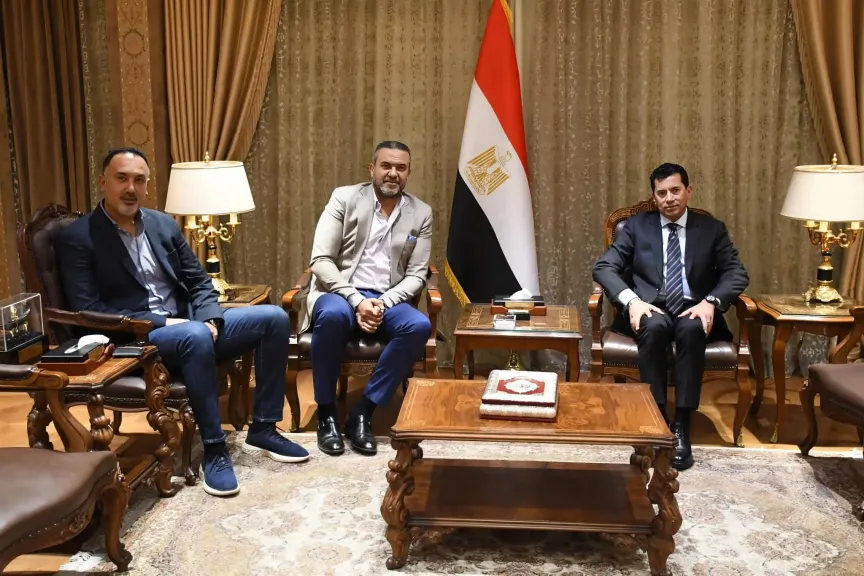 وزير الرياضة يلتقي رئيس مكتب الـNBA بمصر