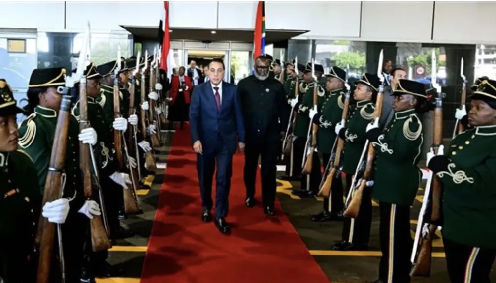 رئيس الوزراء يصل جوهانسبرج للمشاركة في قمة مجموعة العشرين