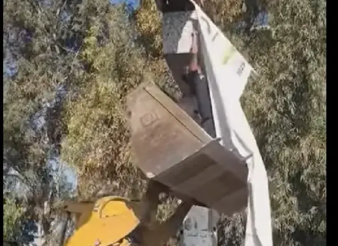 إزالة لافتات مرشحي الاحزاب والمستقلين من بوابة الوحدة المحلية لقرية طهواي