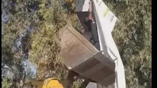 إزالة لافتات مرشحي الاحزاب والمستقلين من بوابة الوحدة المحلية لقرية طهواي