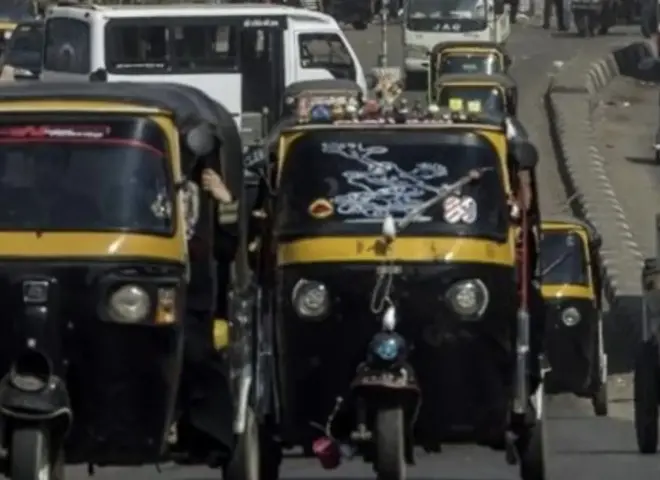 وداعًا «التوك توك».. بدء تشغيل سيارات صغيرة بتعريفة ركوب ثابتة في الجيزة