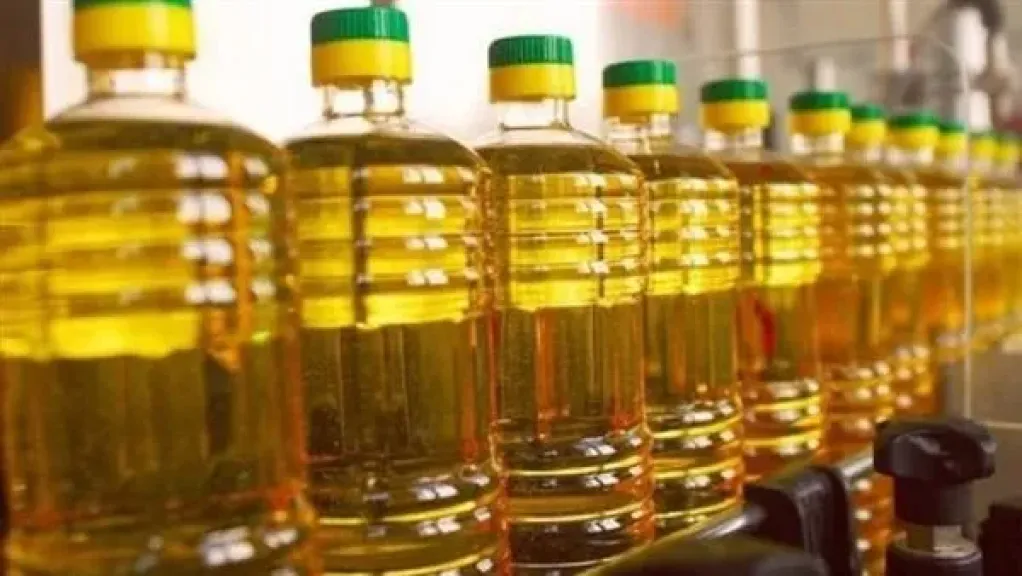 التموين: صرف عبوة زيت جديدة على بطاقات التموين.. تعرف على السعر والحجم