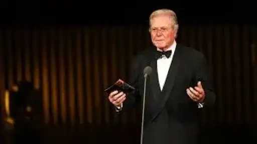 حسين فهمي: مهرجان القاهرة السينمائي يحمل مكانة كبيرة في قلبي.. وأفكر بالدورة المقبلة بمجرد إسدال الستار