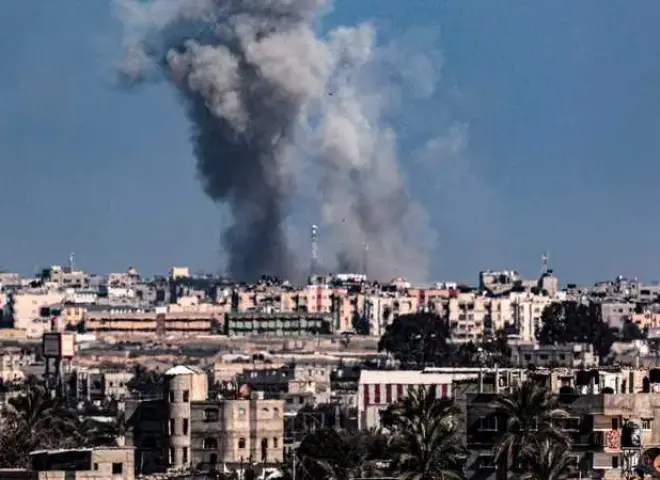 إسرائيل تشن غارات جوية موسعة على رفح الفلسطينية