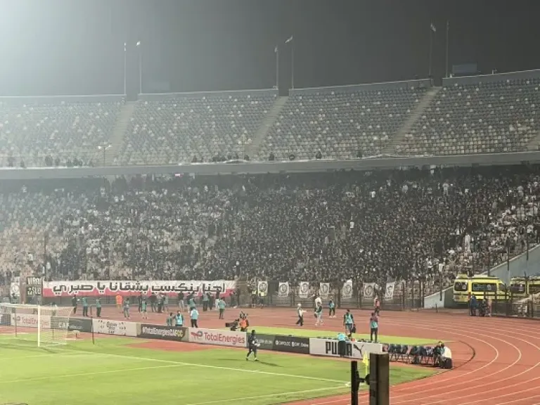 «بنكسب بشقانا يا صبري».. جماهير الزمالك تكرم نجم الفريق الراحل قبل مواجهة زيسكو