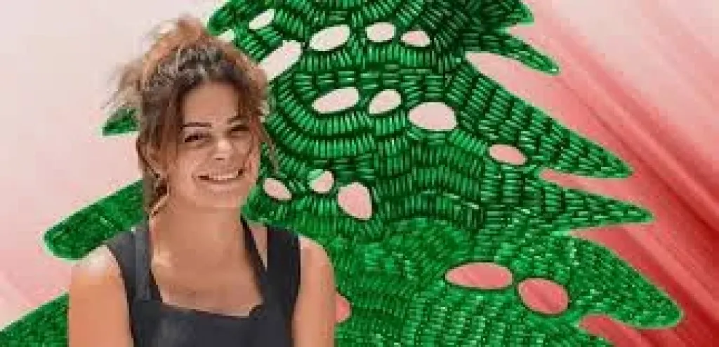 لبنانية تدخل موسوعة جينيس بأكبر شجرة أرز بلاستيكية في العالم