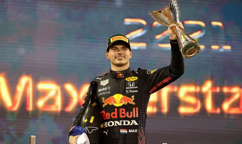 استبعاد ثنائي مكلارين من سباق لاس فيجاس ينعش آمال فرستابن للفوز باللقب