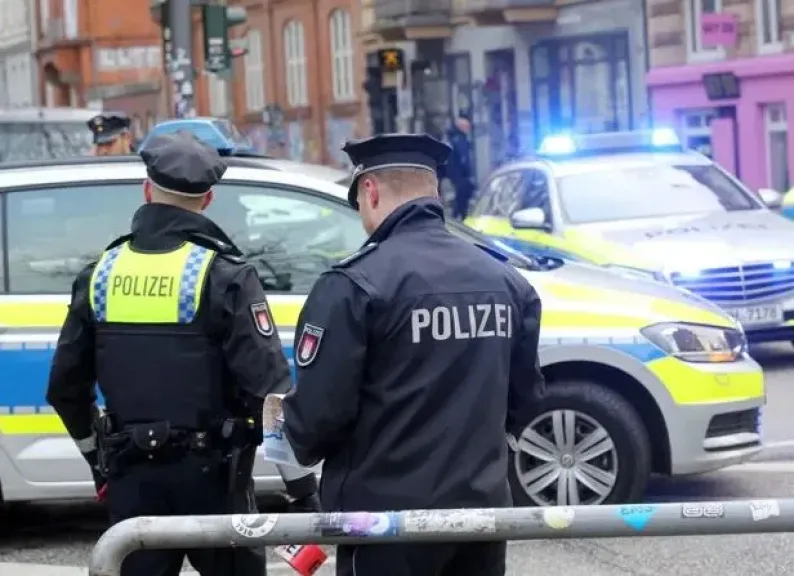 الشرطة الألمانية تداهم منزل مواطن انتقد موظفي الدولة على وسائل التواصل