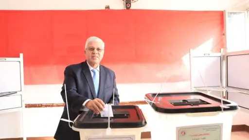 وزير التعليم العالي يُدلي بصوته في انتخابات مجلس النواب 2025 بمدرسة سيزا نبراوي