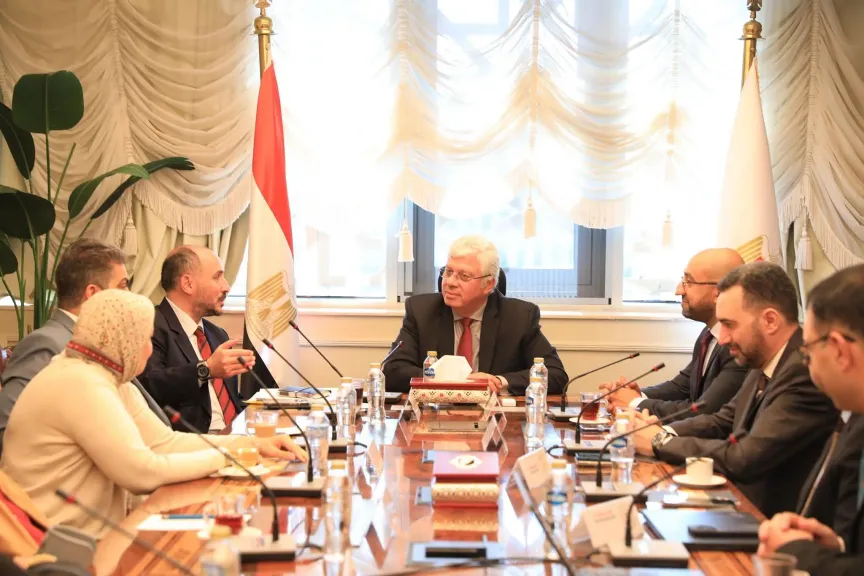 وزير التعليم العالي يجتمع بوفد “أسترازينيكا” لتعزيز التعاون في مجال تشخيص وعلاج الأمراض النادرة