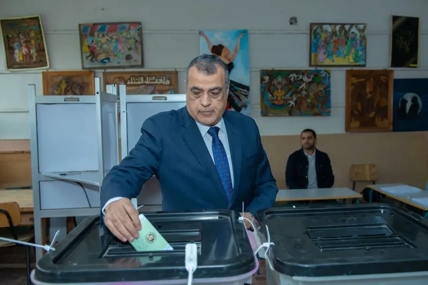 وزير الدولة للإنتاج الحربي يدلي بصوته في انتخابات مجلس النواب 2025