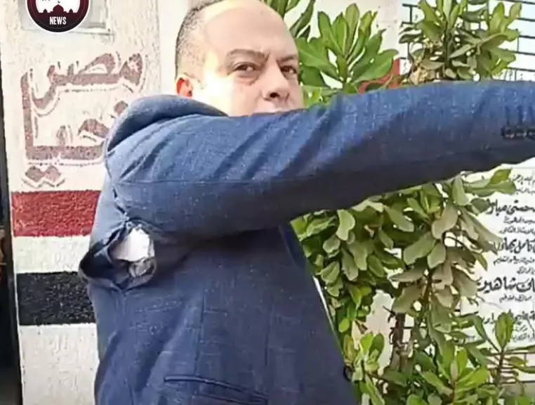 احتجاز نائب ومرشح حالي بسبب تصويره داخل اللجنة .. ومصادر تؤكد : محاولة لأفتعال مشكلة وتوقف التصويت لمدة نصف ساعة