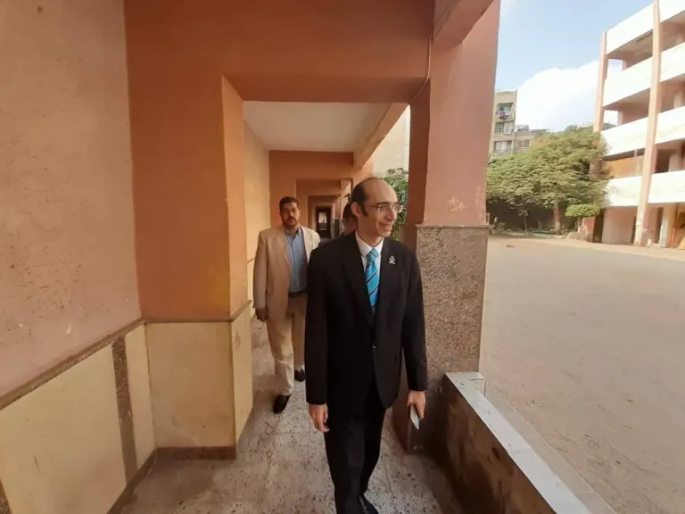 النائب محمد عبد العزيز يدلي بصوته في انتخابات مجلس النواب   بمدرسة بيجام الثانوية بنات بشبرا الخيمة .. ويدعو الشعب للمشاركة واختيار نوابه بكل حرية