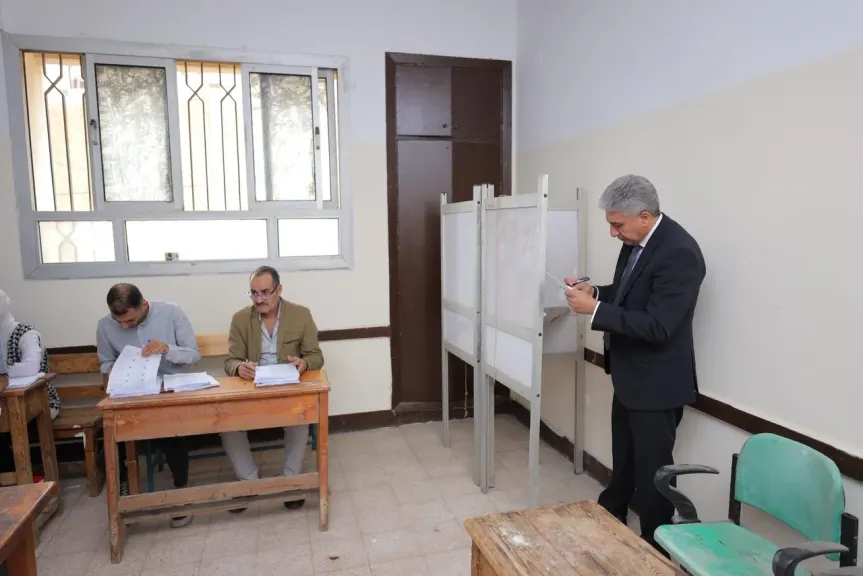 وزير السياحة والآثار يُدلي بصوته في انتخابات مجلس النواب