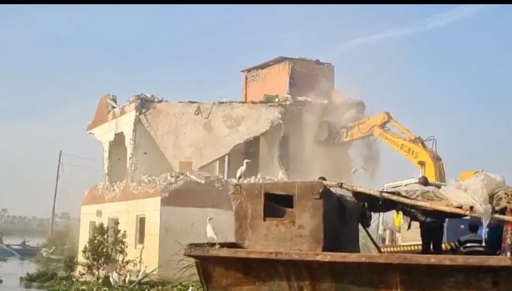 الري تواصل حملات إزالة التعديات على مجرى نهر النيل - فرع رشيد