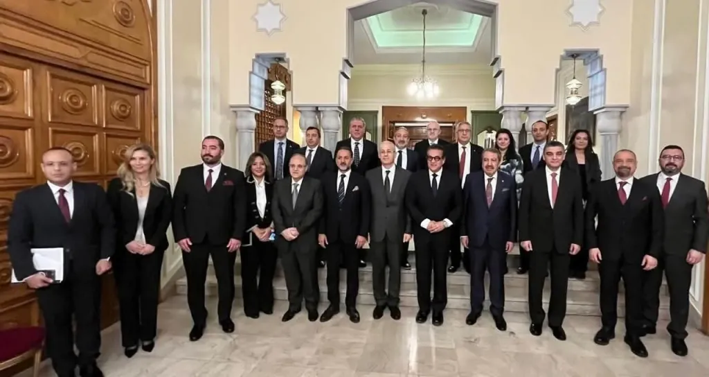 وزير الصحة يلتقي وفد اتحاد الغرف التركية لبحث التعاون الصحي والاستثمار المشترك