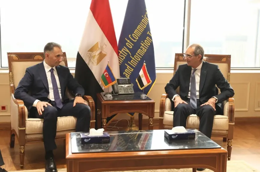 وزير الاتصالات يبحث مع وزير التنمية الرقمية الأذربيجاني تعزيز التعاون في التحول الرقمي والذكاء الاصطناعي