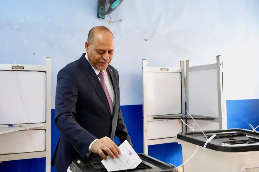 وزير العمل يُدلي بصوته في انتخابات مجلس النواب بالتجمع الخامس