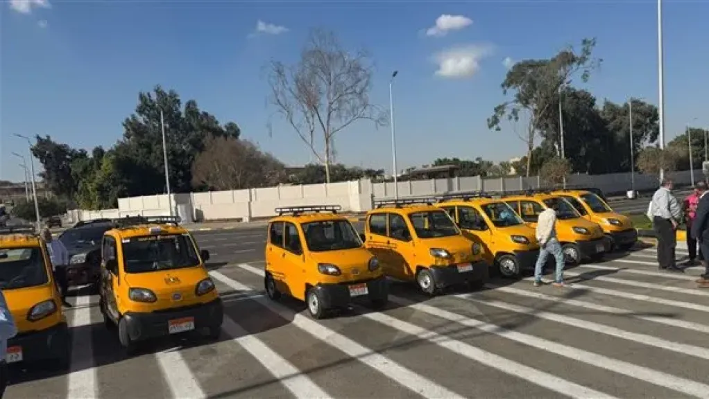 وداعا لـ التوكتوك.. تسليم سيارات حضارية جديدة بديلة للمشاركين بمنظومة الاستبدال