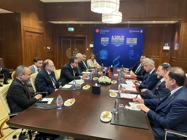 وزير الصحة يلتقي نظيره التركي لبحث تعزيز وتفعيل التعاون الصحي بين البلدين