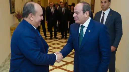 السيسي يستقبل الوزير الأول الجزائري لبحث تعزيز الشراكة الاستراتيجية والتنسيق السياسي ودعم الاستقرار الإقليمي