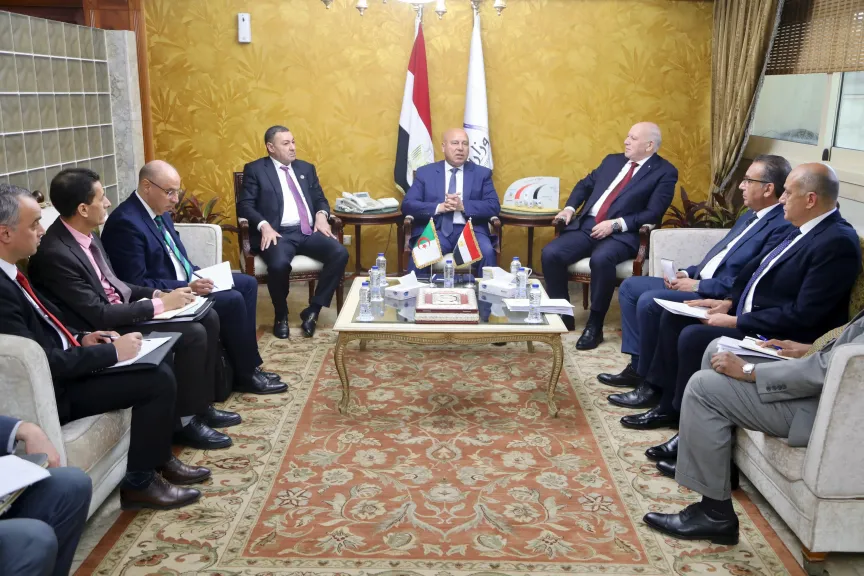 وزير الصناعة والنقل يبحث مع وزيري الصناعة والداخلية والنقل الجزائريين تدعيم التعاون بين البلدين