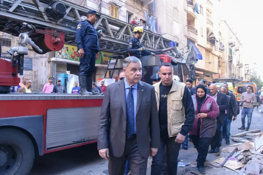 محافظ الإسكندرية يتابع تداعيات انهيار عقار بنطاق حي غرب