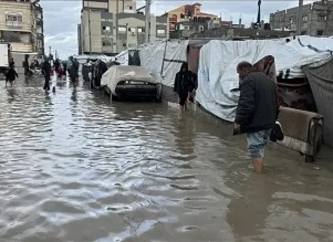 المنخفض الجوي بغزة يتلف 22 ألف خيمة و288 ألف أسرة بلا حماية