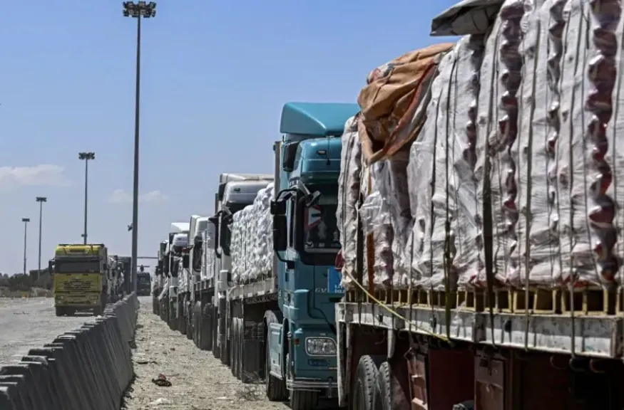 ضمن الفارس الشهم 3.. الإمارات تسير أكثر من 250 قافلة تحمل 1.6 مليون طرد مساعدات لغزة