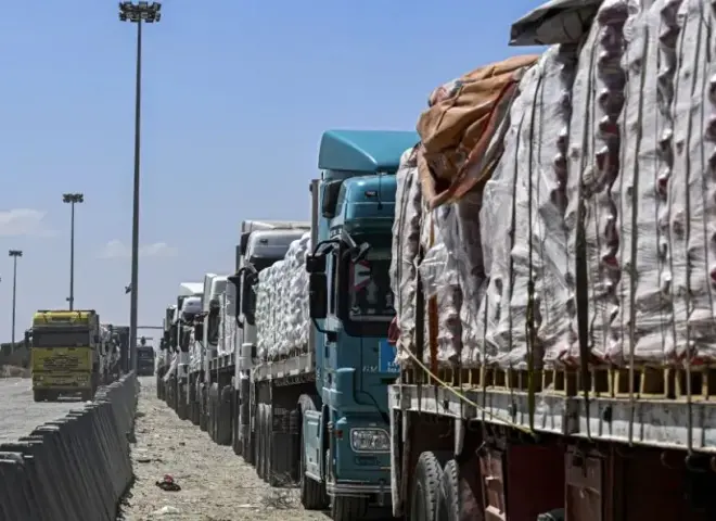 ضمن الفارس الشهم 3.. الإمارات تسير أكثر من 250 قافلة تحمل 1.6 مليون طرد مساعدات لغزة